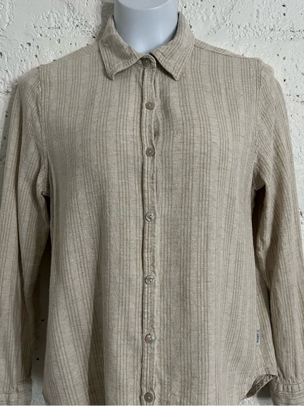 Orvis Womens Button Front Top S Tan Linen Rayon Blend Tab Sleeve Collared BT7 - Picture 2 of 8